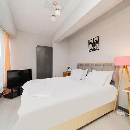 Dreamy Flat With Backyard Near Lara In Muratpasa