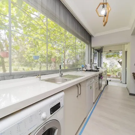 Daire Dreamy Flat With Backyard Near Lara In Muratpasa