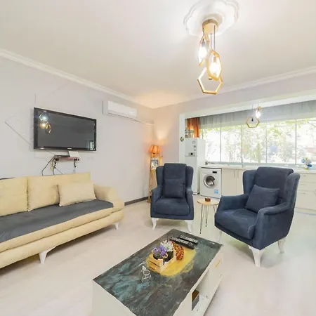 Dreamy Flat With Backyard Near Lara In Muratpasa