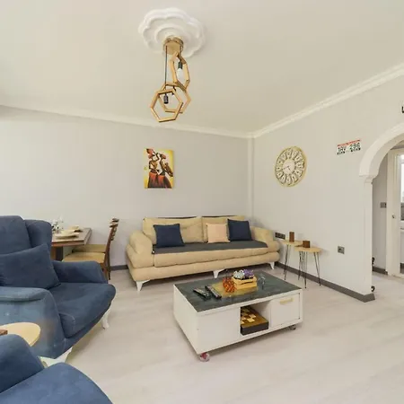 Dreamy Flat With Backyard Near Lara In Muratpasa Daire