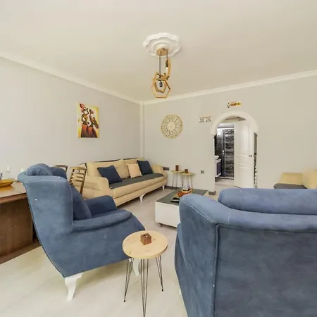 Dreamy Flat With Backyard Near Lara In Muratpasa Daire