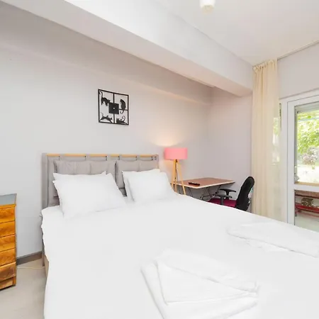 Daire Dreamy Flat With Backyard Near Lara In Muratpasa
